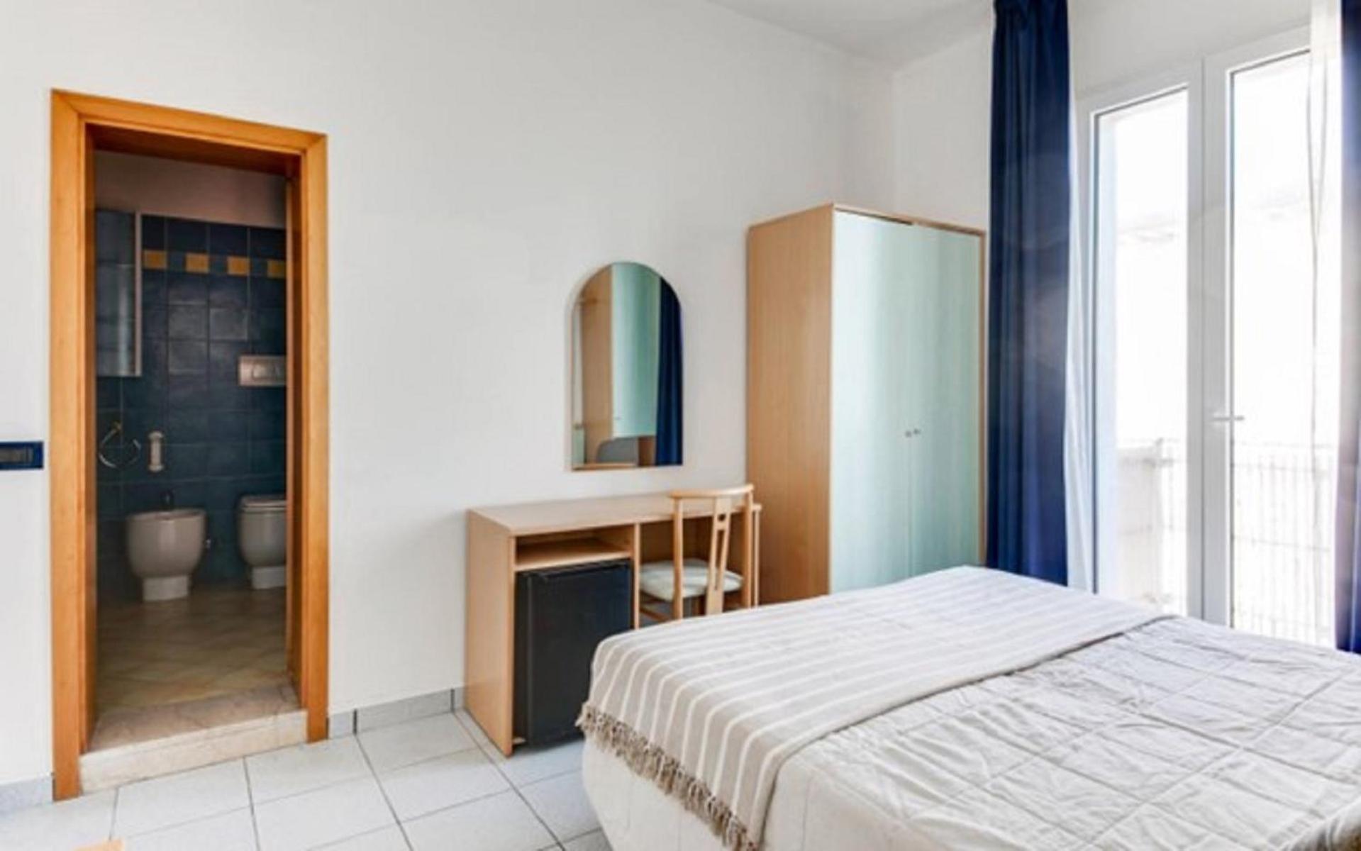 Hotel Delfino Milano Marittima Exterior photo