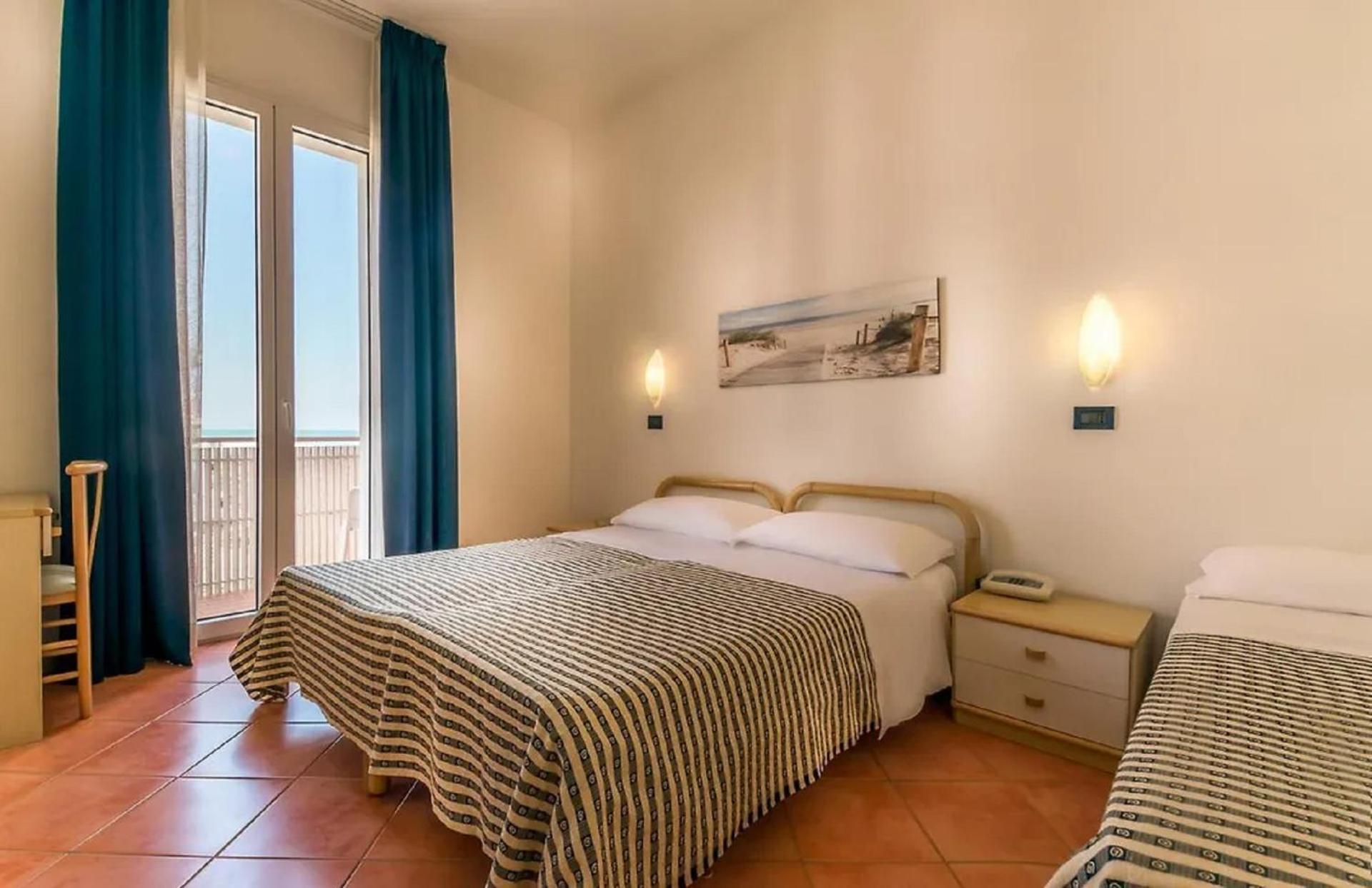 Hotel Delfino Milano Marittima Exterior photo