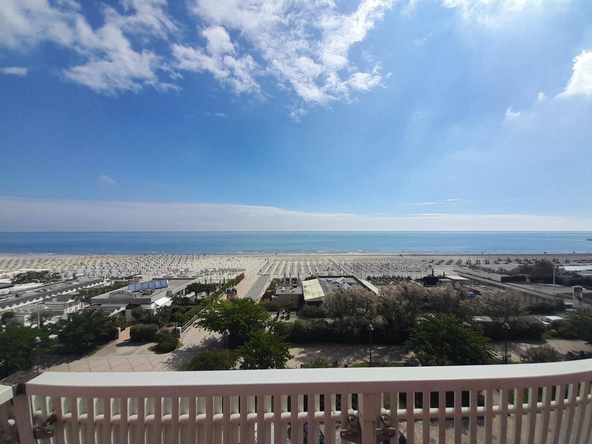 Hotel Delfino Milano Marittima Exterior photo