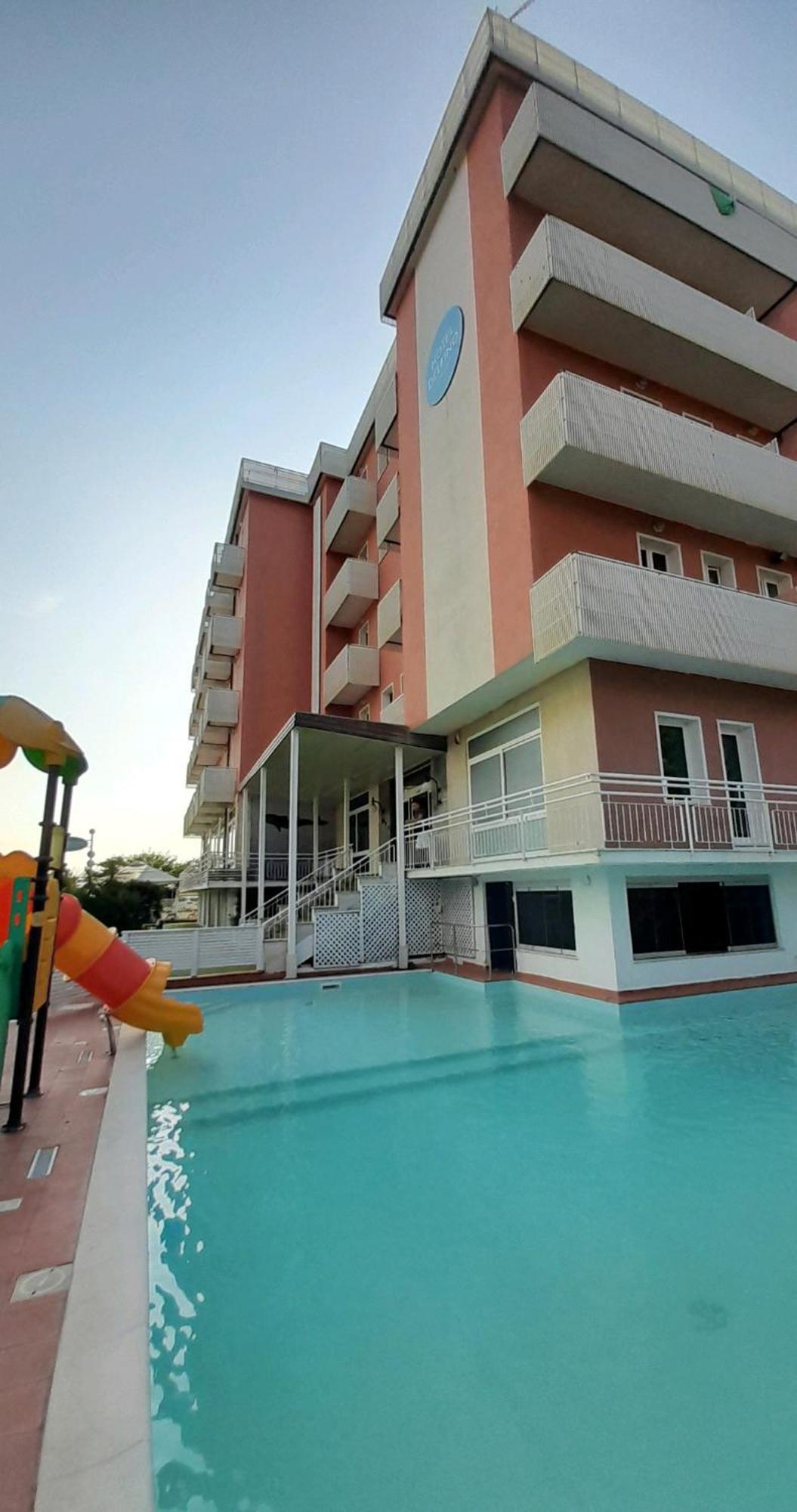 Hotel Delfino Milano Marittima Exterior photo