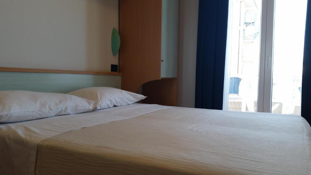 Hotel Delfino Milano Marittima Exterior photo