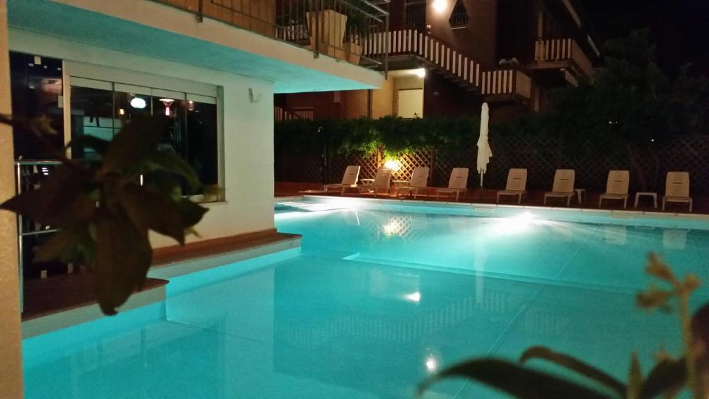 Hotel Delfino Milano Marittima Exterior photo