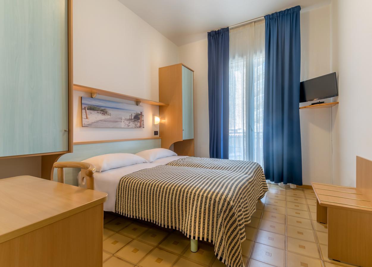 Hotel Delfino Milano Marittima Exterior photo